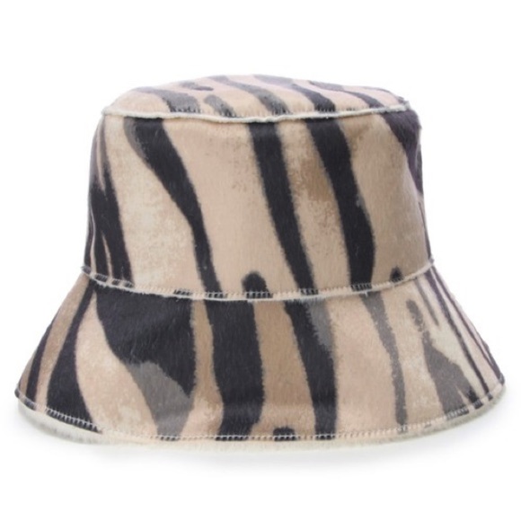 New GUESS Faux fur hat - Picture 3 of 10